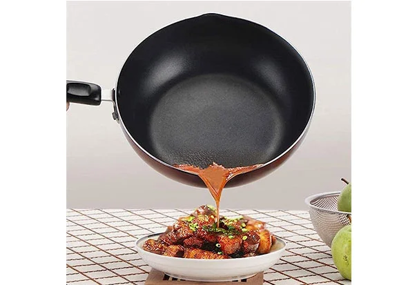 red wok pan with lid